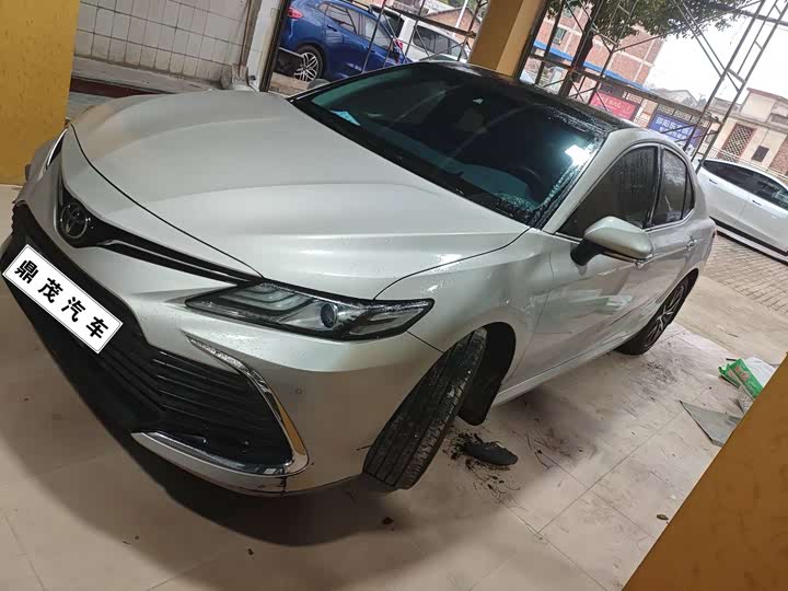 Фото 1 - Toyota Camry