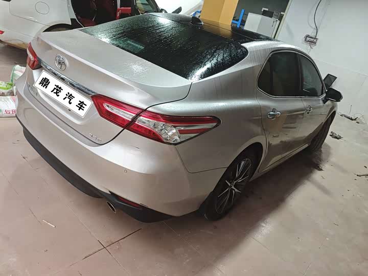 Фото 3 - Toyota Camry