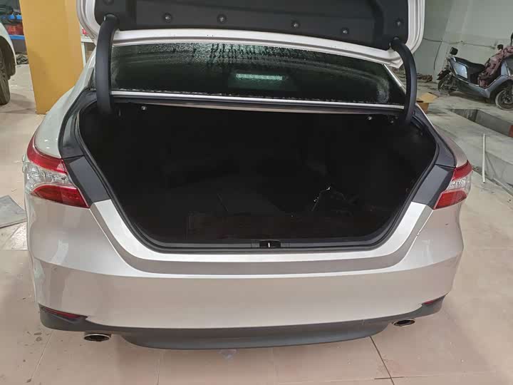 Фото 6 - Toyota Camry