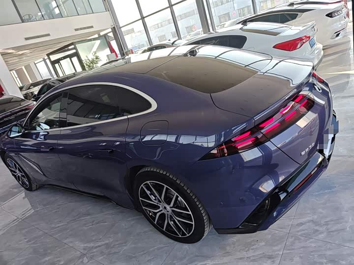 Фото 5 - Denza Z9