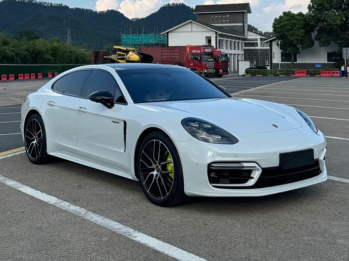 Фото 3 - Porsche Panamera Hybrid
