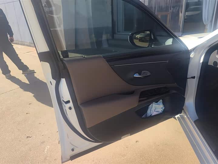 Фото 7 - Lexus ES