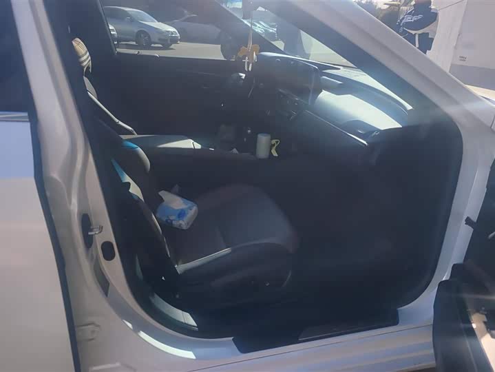 Фото 8 - Lexus ES