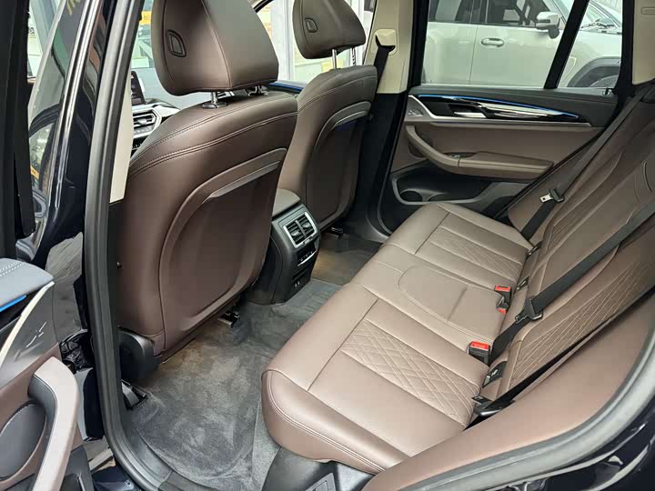 Фото 9 - BMW iX3