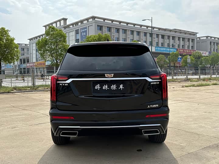 Фото 6 - Cadillac XT6