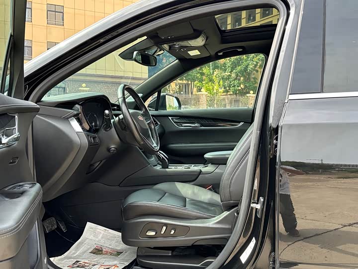 Фото 8 - Cadillac XT6