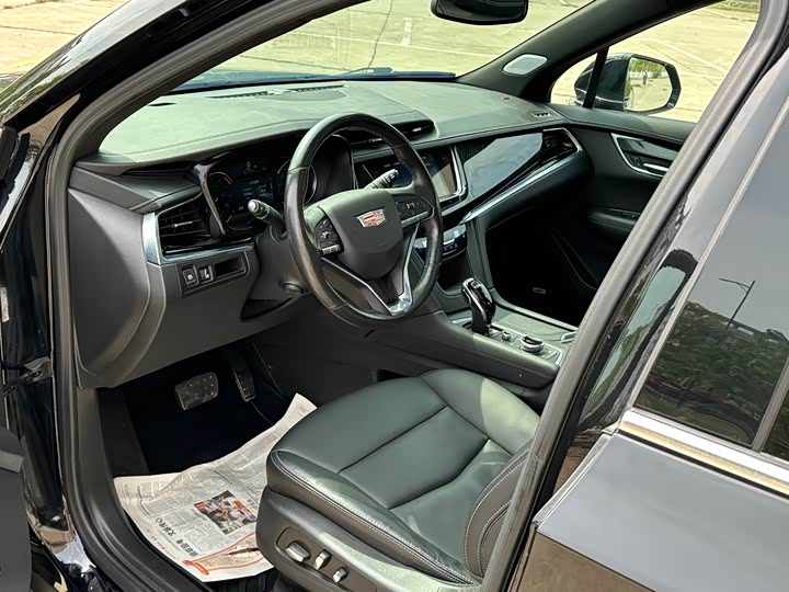 Фото 9 - Cadillac XT6