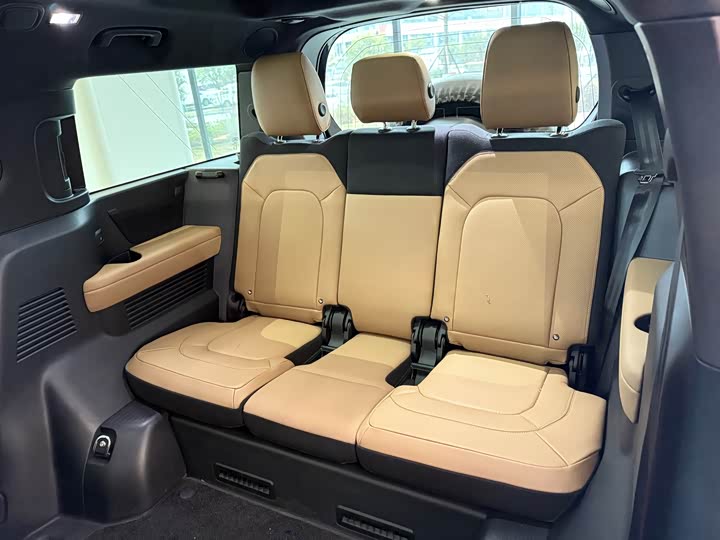 Фото 8 - Land Rover Defender