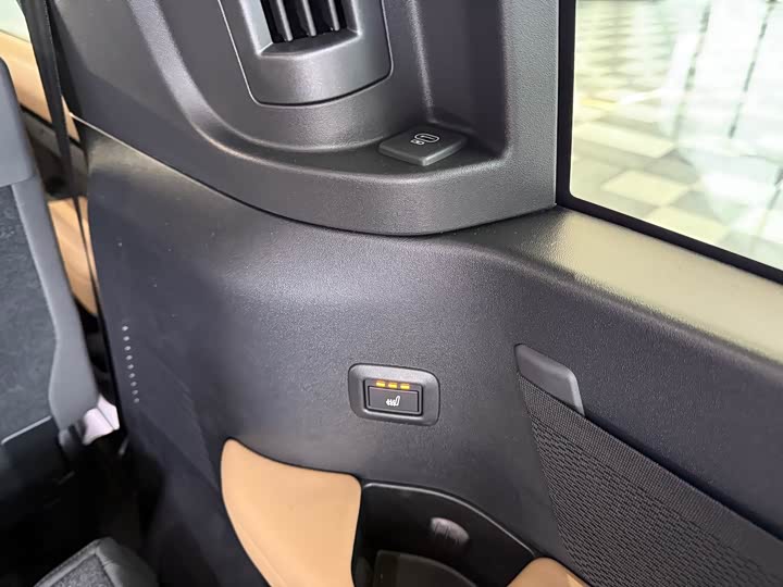 Фото 9 - Land Rover Defender