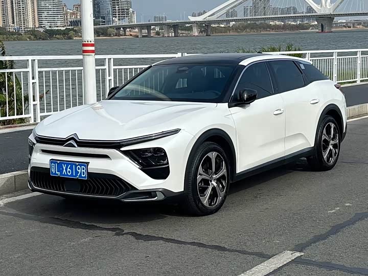 Фото 1 - Citroen C5 X