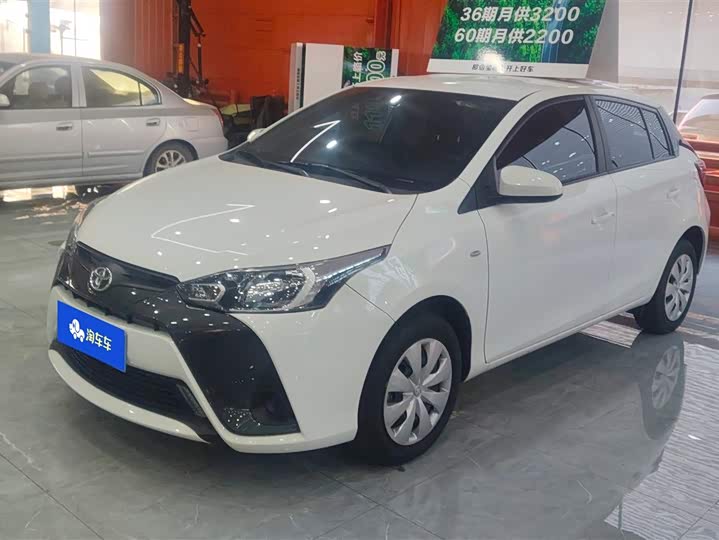 Фото 1 - Toyota Yaris L Hatchback