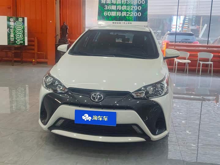 Фото 2 - Toyota Yaris L Hatchback