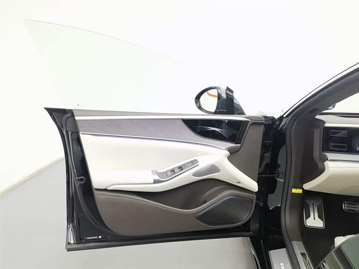 Фото 8 - Denza Z9