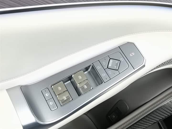 Фото 9 - Denza Z9