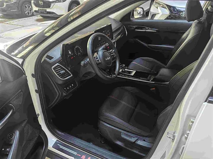 Фото 6 - Kia KX3