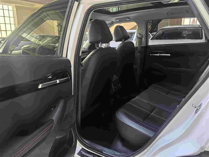 Фото 7 - Kia KX3