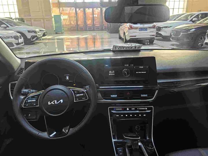 Фото 8 - Kia KX3