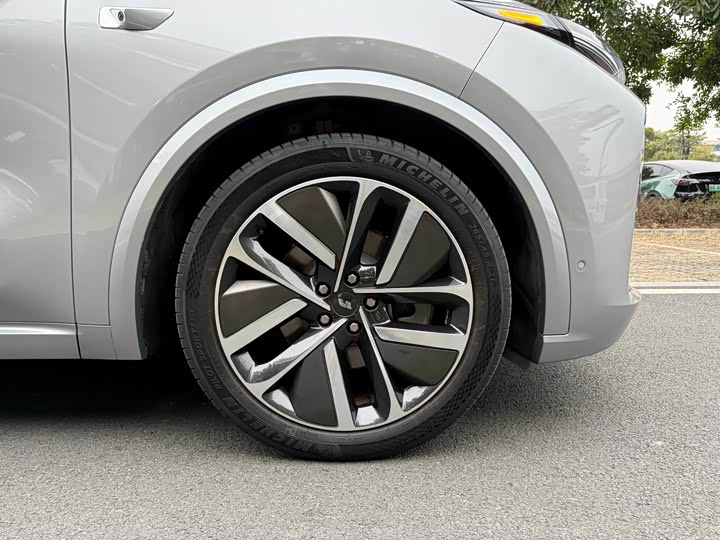 Фото 9 - LiXiang L9