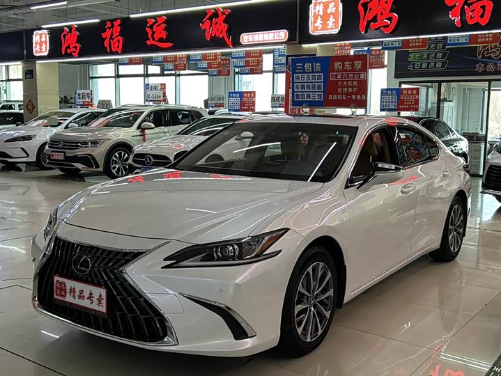 Фото 1 - Lexus ES