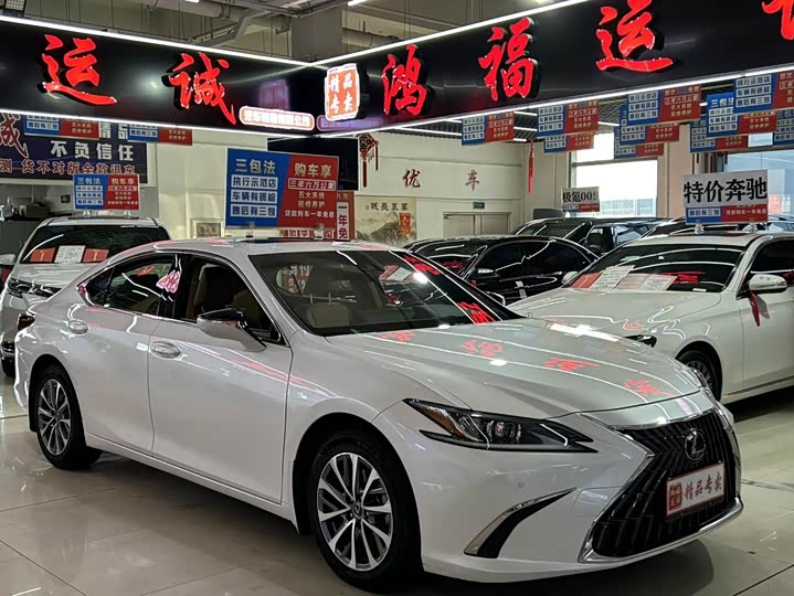 Фото 3 - Lexus ES