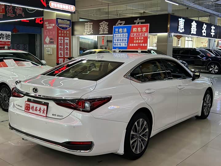 Фото 4 - Lexus ES