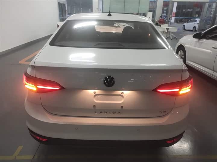 Фото 6 - Volkswagen Lavida