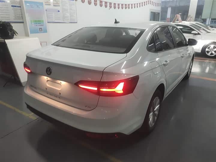 Фото 7 - Volkswagen Lavida