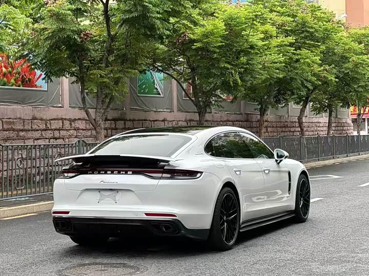 Фото 7 - Porsche Panamera
