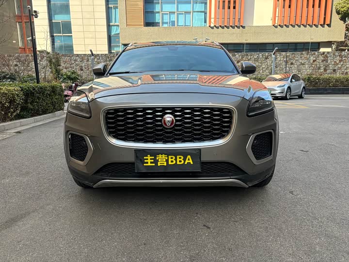 Фото 2 - Jaguar E-Pace