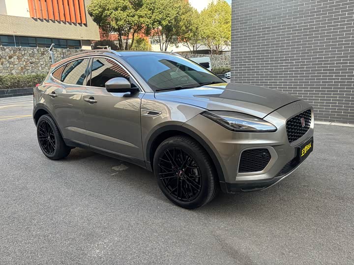 Фото 3 - Jaguar E-Pace