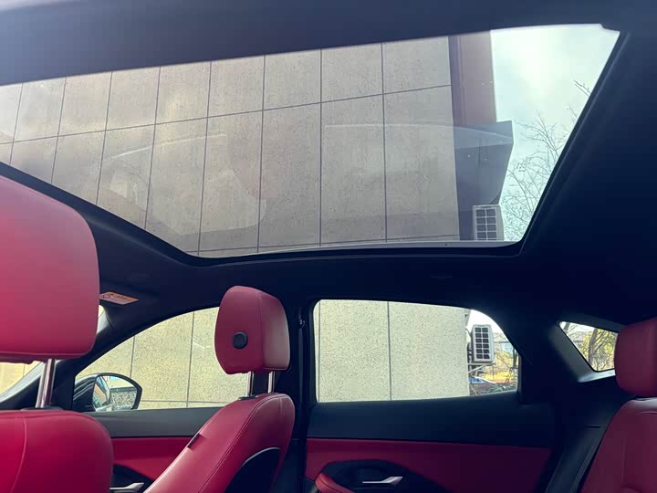 Фото 9 - Jaguar E-Pace