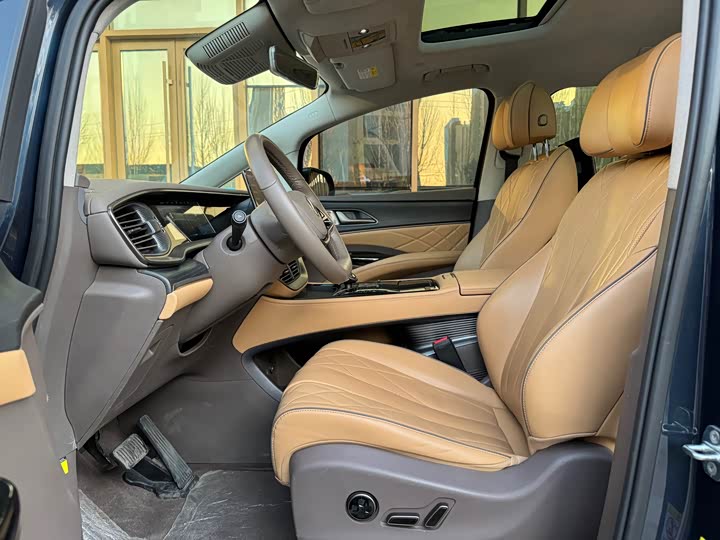 Фото 7 - Denza D9