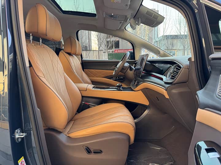 Фото 8 - Denza D9