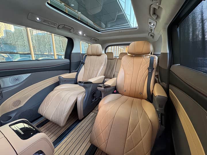 Фото 9 - Denza D9