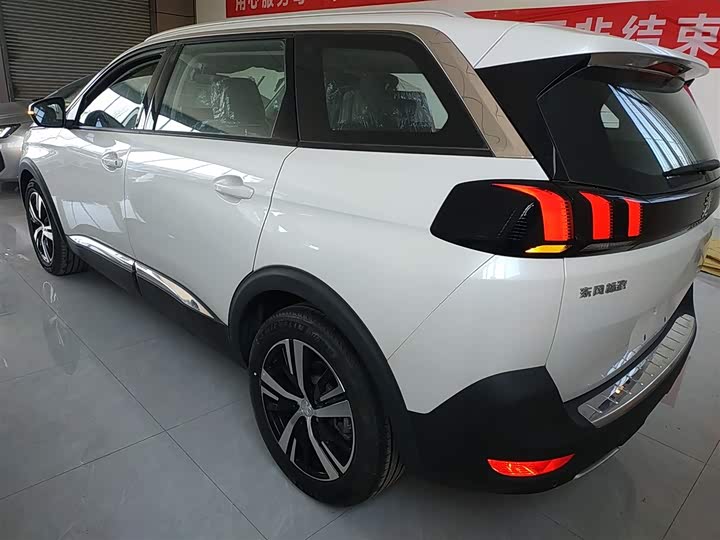 Фото 5 - Peugeot 5008