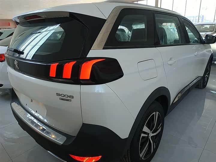 Фото 7 - Peugeot 5008