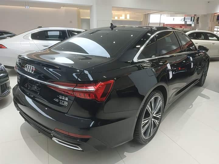 Фото 7 - Audi A6L