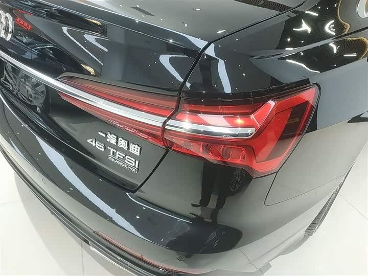 Фото 8 - Audi A6L