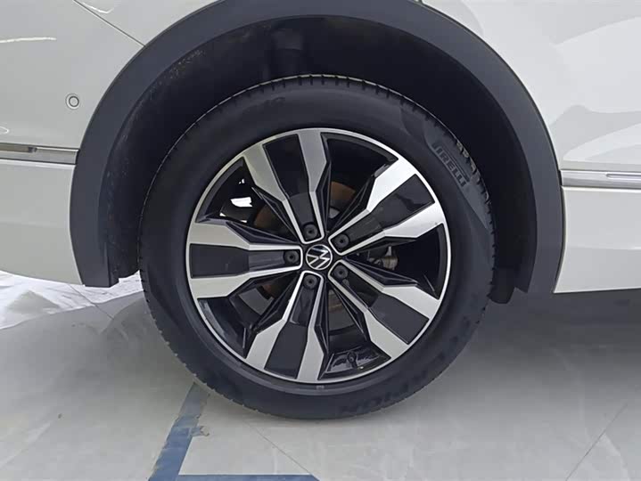 Фото 6 - Volkswagen Tiguan L Pro