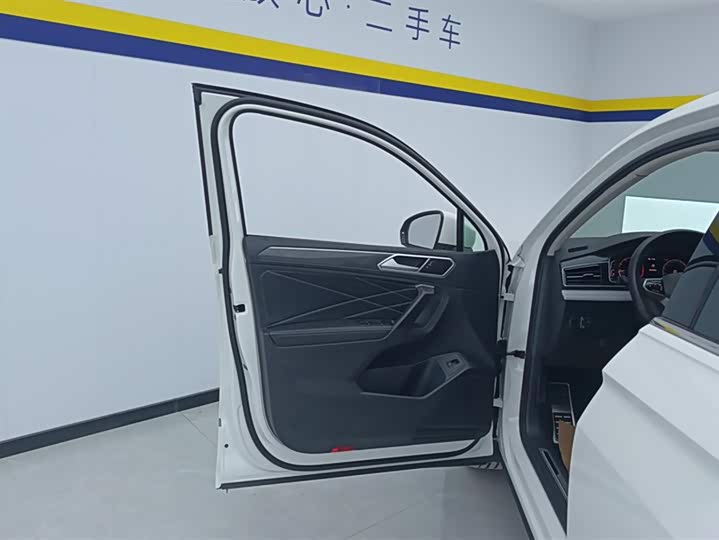 Фото 7 - Volkswagen Tiguan L Pro