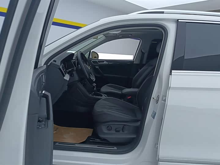 Фото 9 - Volkswagen Tiguan L Pro