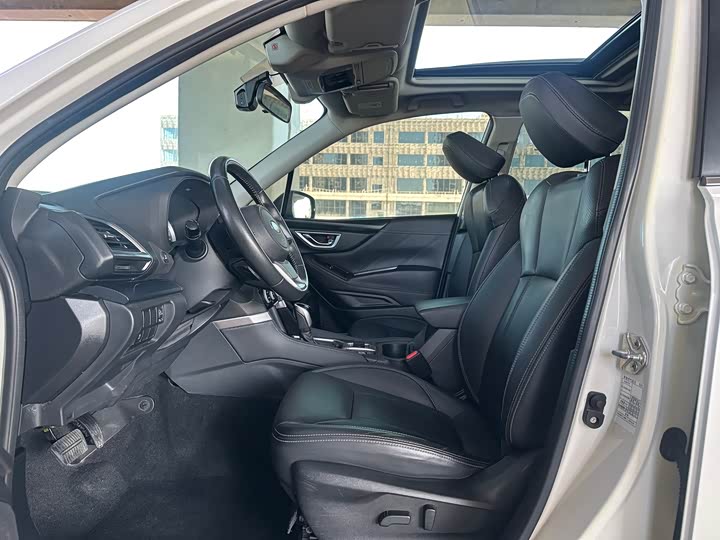 Фото 4 - Subaru Forester