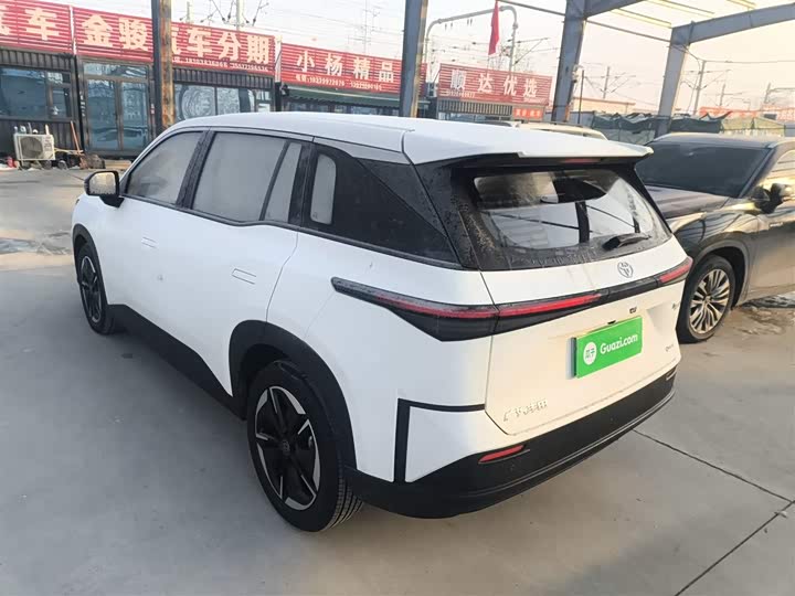 Фото 5 - Toyota bZ3X