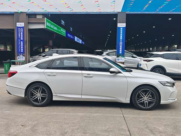 Фото 3 - Honda Inspire