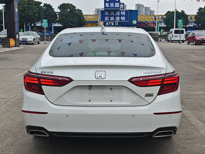 Фото 4 - Honda Inspire