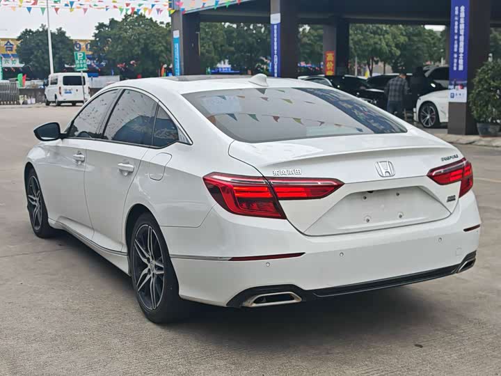 Фото 5 - Honda Inspire