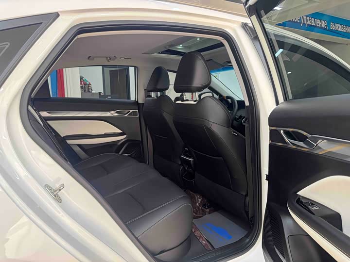 Фото 9 - Geely Emgrand L