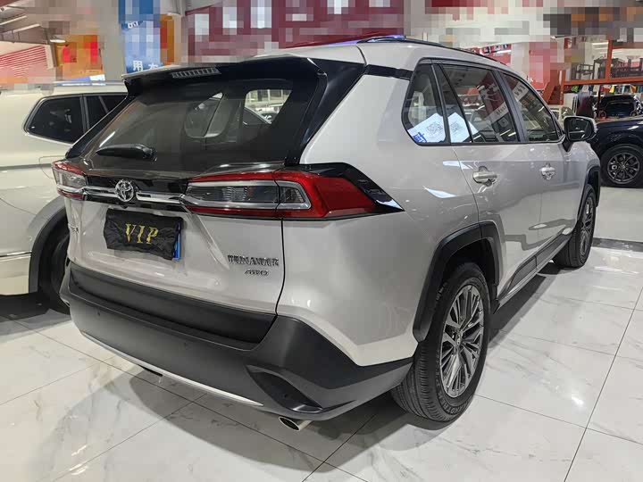 Фото 4 - Toyota Wildlander