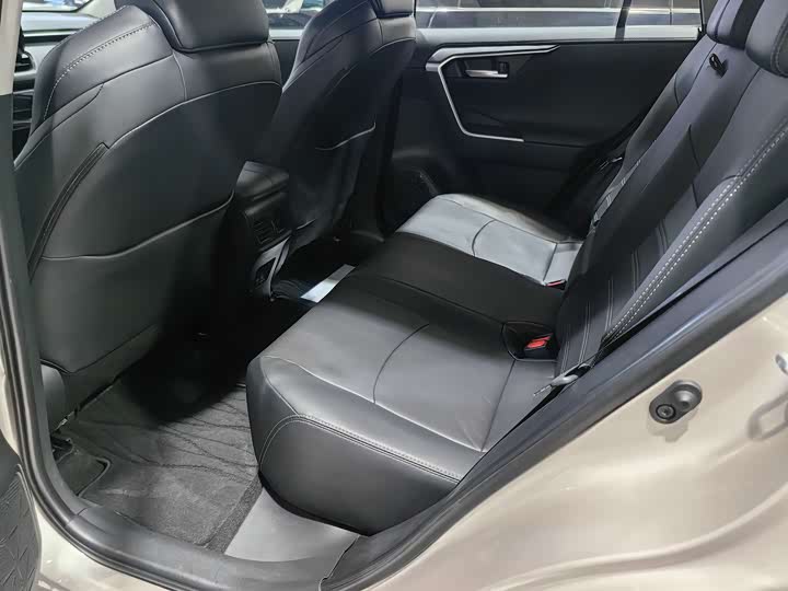 Фото 9 - Toyota Wildlander