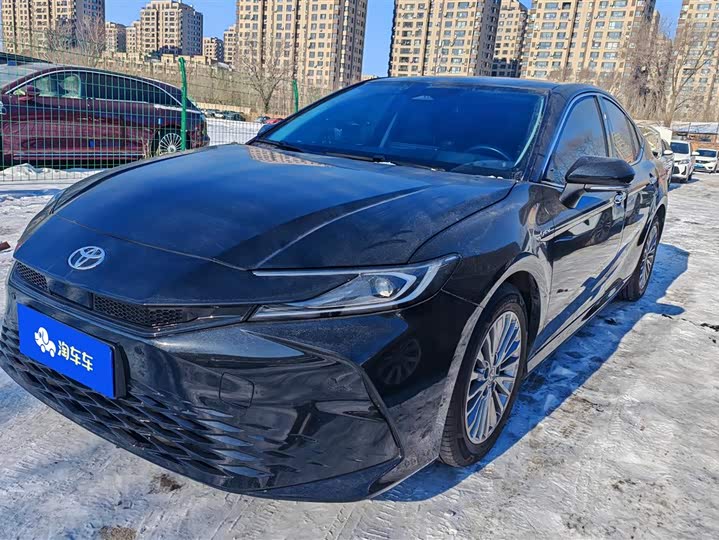 Фото 1 - Toyota Camry